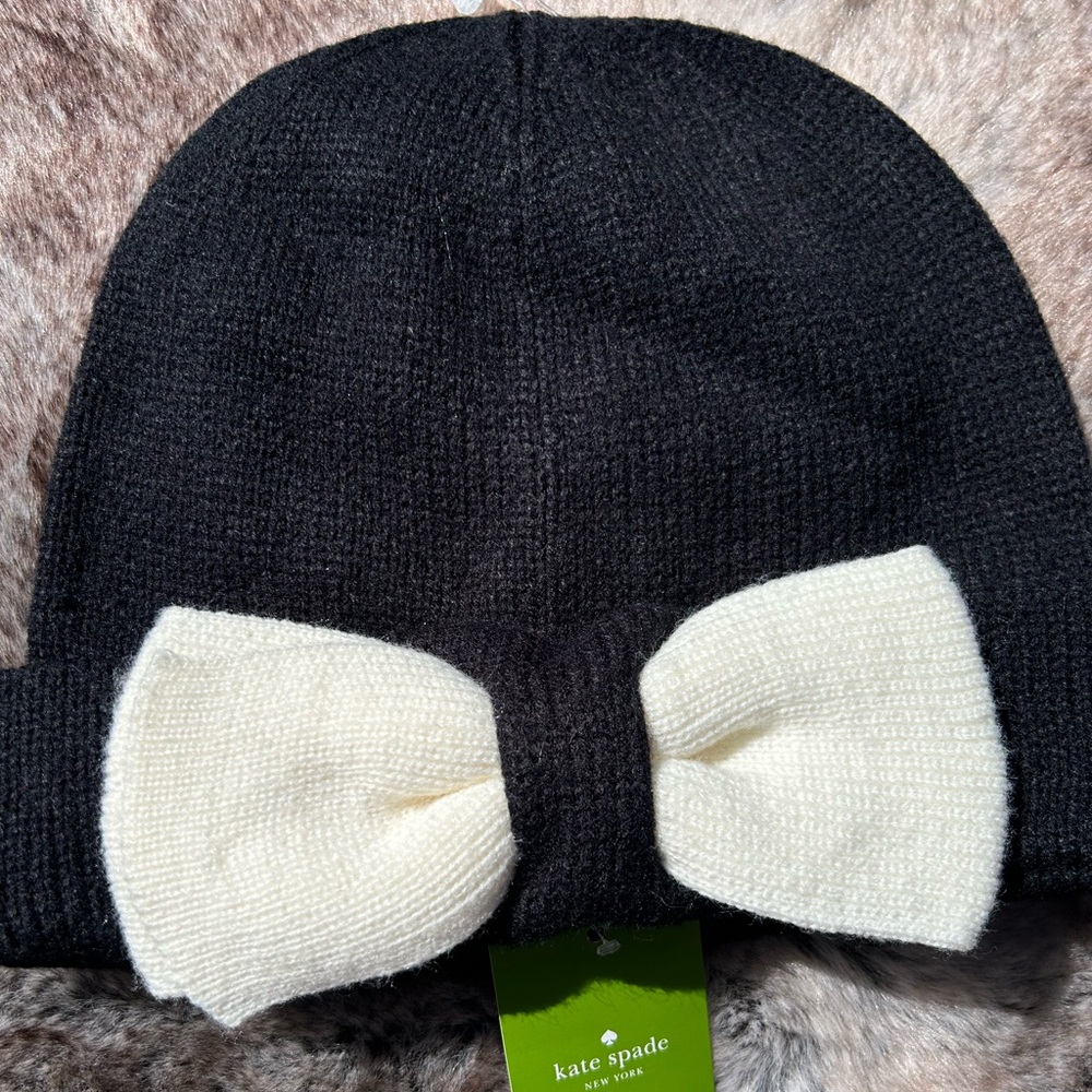 NWT: Kate Spade Black and Cream Colorblock bow Knit beanie